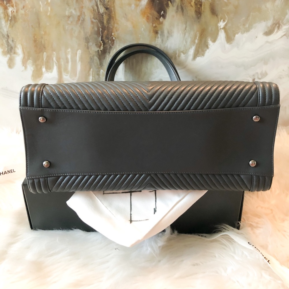 Chanel Gray Chevron Leather Boy CC Tote Bag - Picture 4 of 9